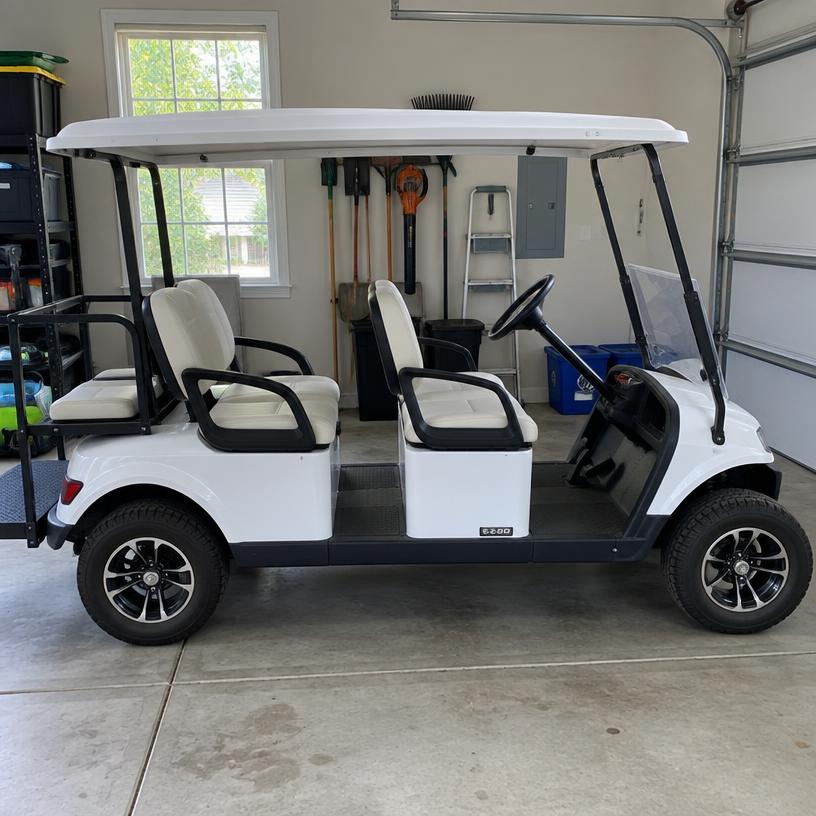 Golf cart — Side